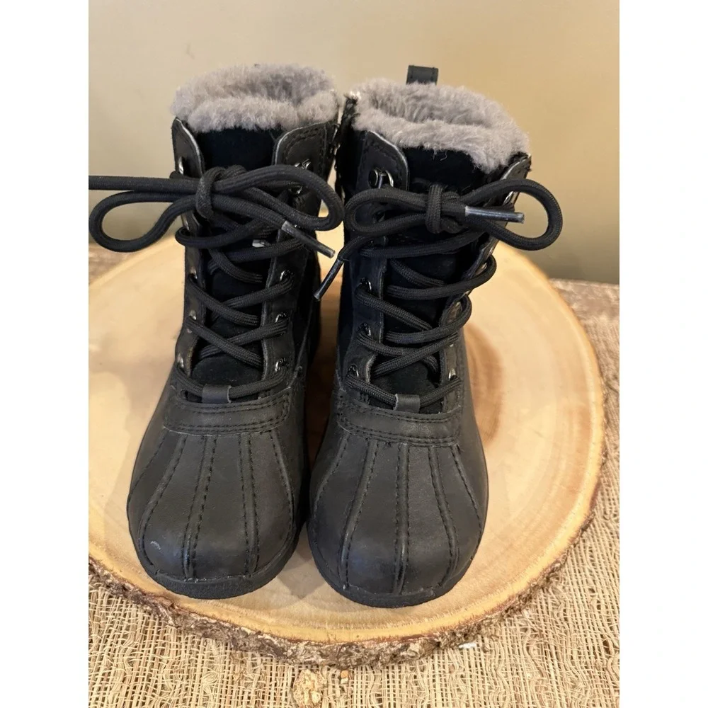 N/A ugg kids